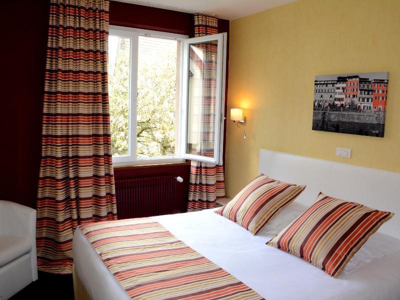 Logis Hotel Du Centre - Halte Ideale En Cyclotourisme Avec Garage A Velos Clos Мольсайм Екстер'єр фото