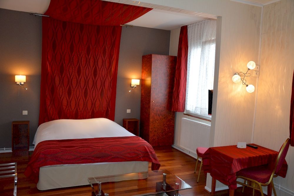Logis Hotel Du Centre - Halte Ideale En Cyclotourisme Avec Garage A Velos Clos Мольсайм Екстер'єр фото