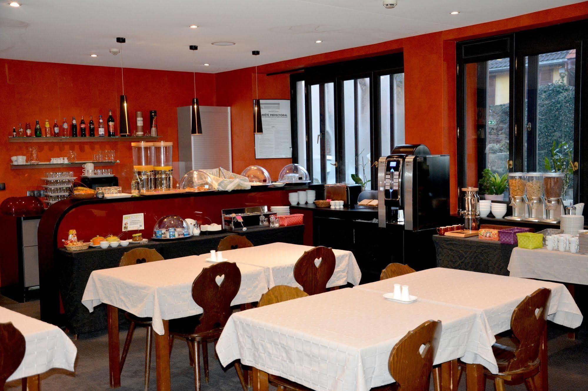 Logis Hotel Du Centre - Halte Ideale En Cyclotourisme Avec Garage A Velos Clos Мольсайм Екстер'єр фото