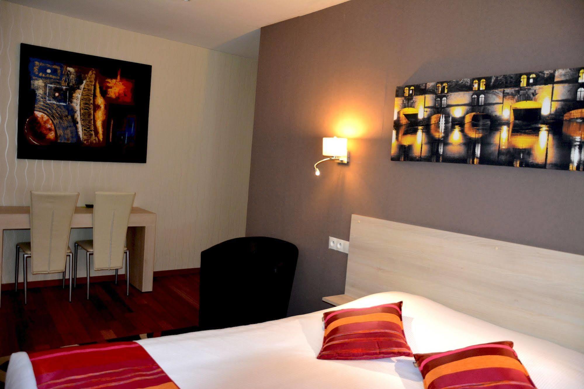 Logis Hotel Du Centre - Halte Ideale En Cyclotourisme Avec Garage A Velos Clos Мольсайм Екстер'єр фото