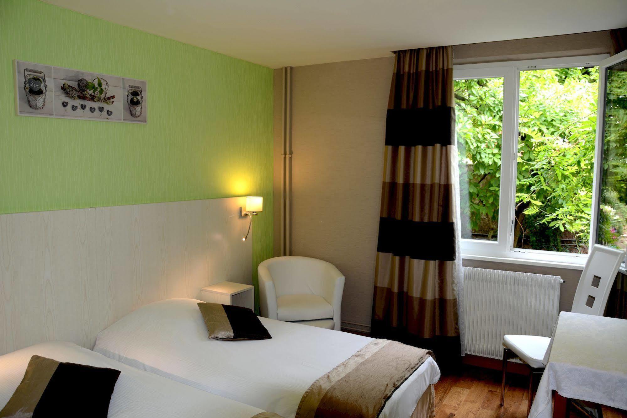 Logis Hotel Du Centre - Halte Ideale En Cyclotourisme Avec Garage A Velos Clos Мольсайм Екстер'єр фото
