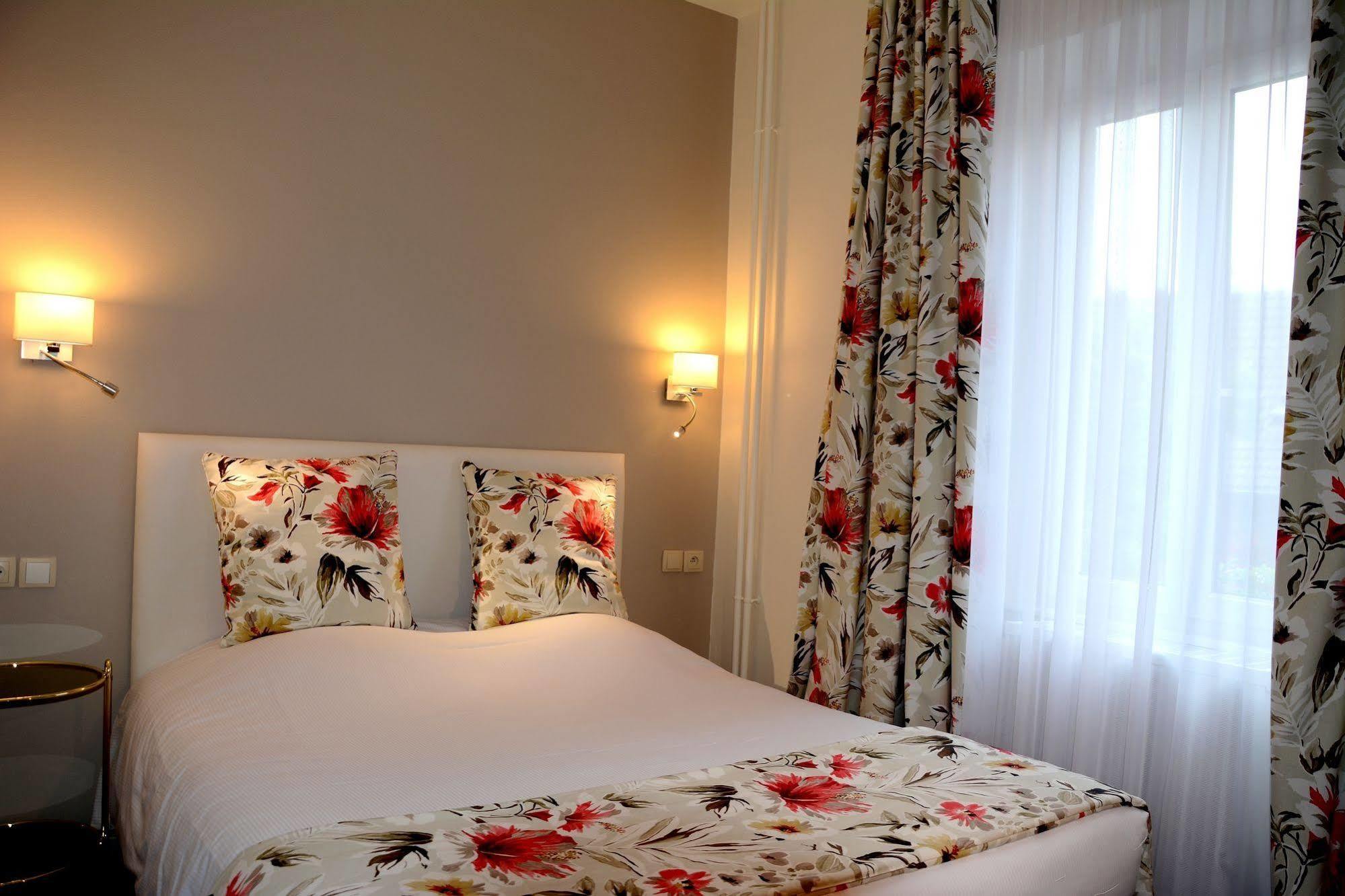 Logis Hotel Du Centre - Halte Ideale En Cyclotourisme Avec Garage A Velos Clos Мольсайм Екстер'єр фото