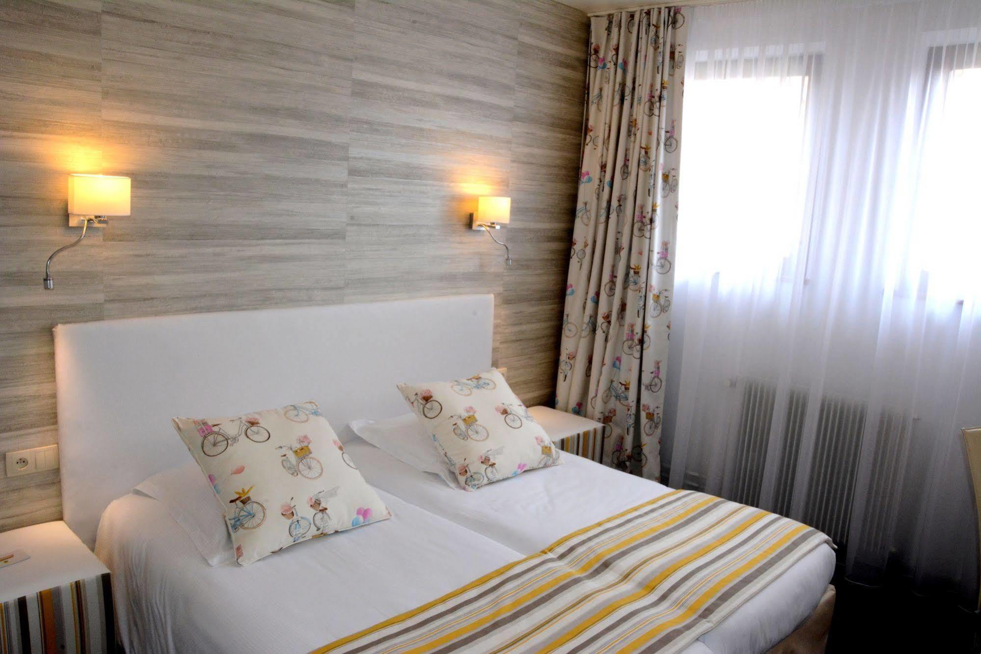 Logis Hotel Du Centre - Halte Ideale En Cyclotourisme Avec Garage A Velos Clos Мольсайм Екстер'єр фото